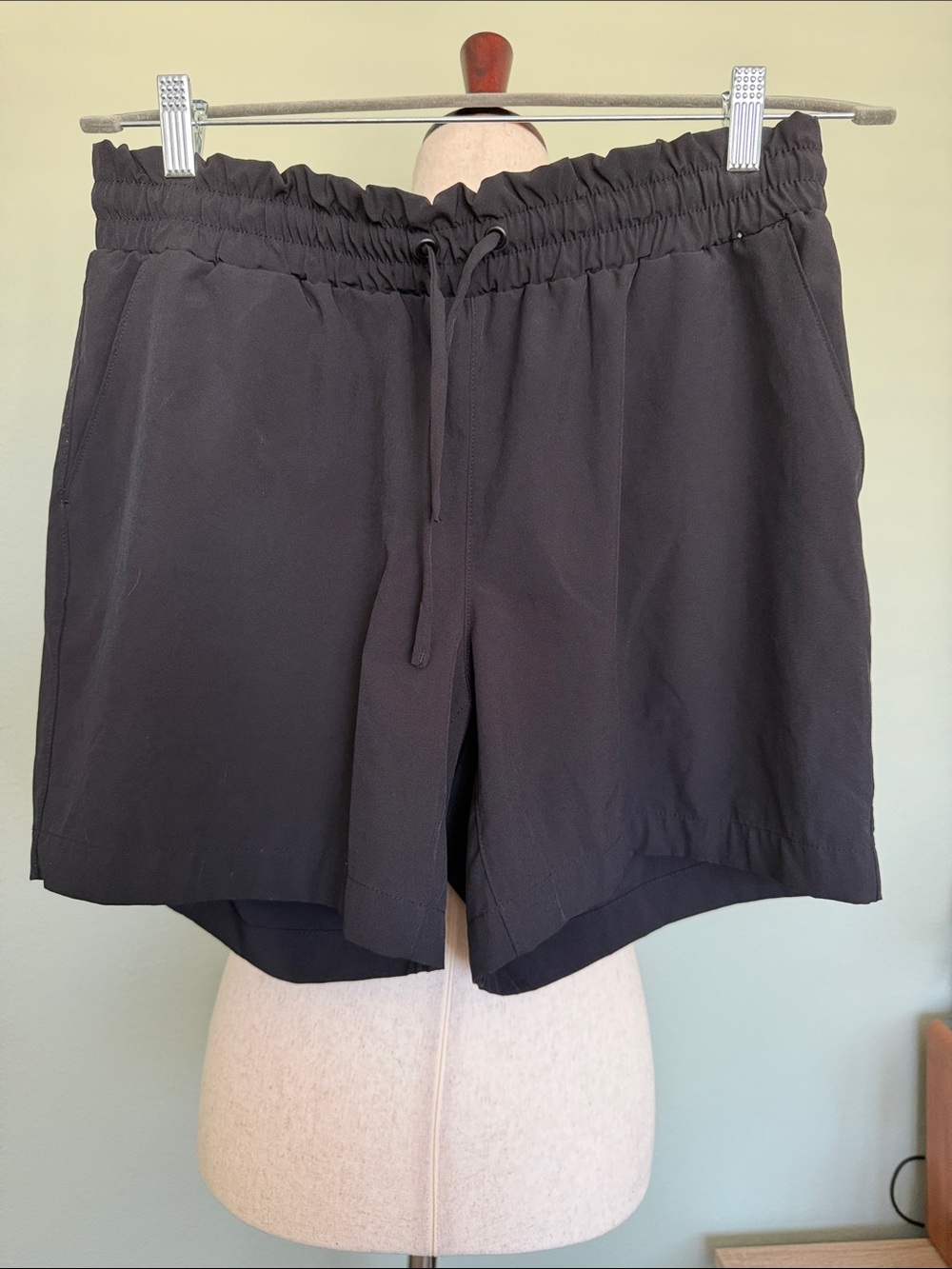 Mondetta Black Lightweight Elastic-Waist Athletic Shorts